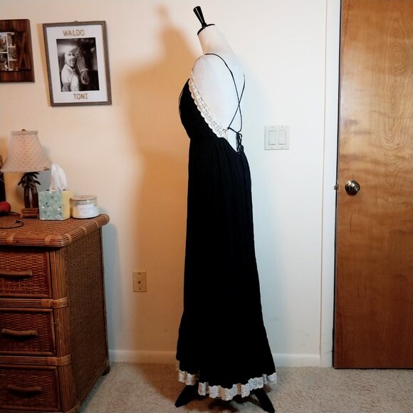 RE-NAMED BACK OUT  EMBrOiDERY LACE TRIM SIZE S BLACK MAXI DRESS - Picture 6 of 13